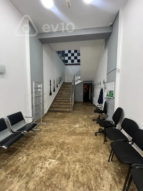 Kirayə verilir mənzil 380 m²