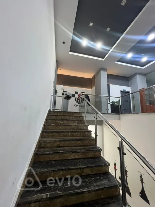 Kirayə verilir mənzil 380 m²