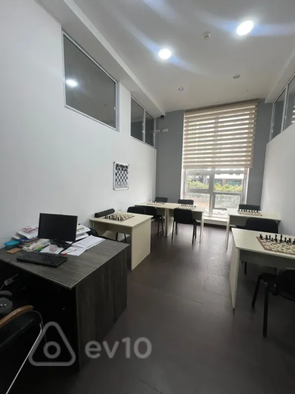 Kirayə verilir mənzil 380 m²