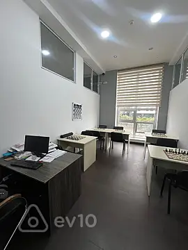 Kirayə verilir mənzil 380 m²
