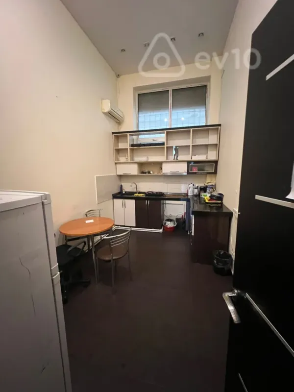 Kirayə verilir mənzil 380 m²