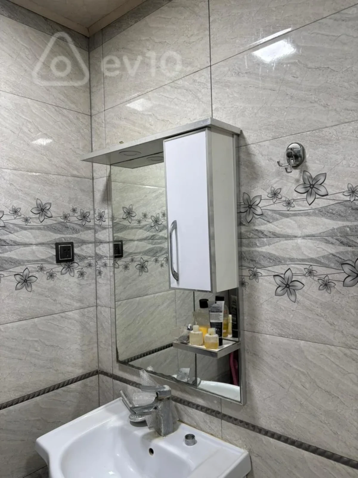 Kirayə verilir 2 otaqlı yeni tikili 60 m²