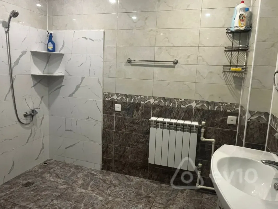 Kirayə verilir 3 otaqlı yeni tikili 70 m²