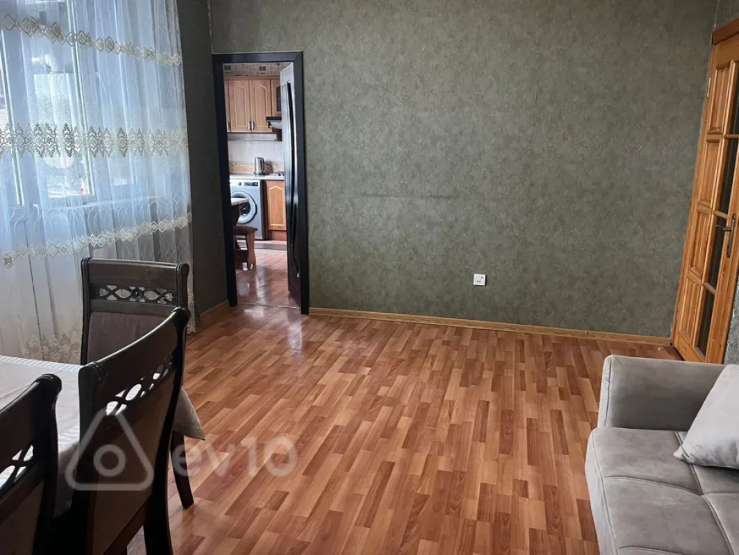 Kirayə verilir 3 otaqlı yeni tikili 70 m²