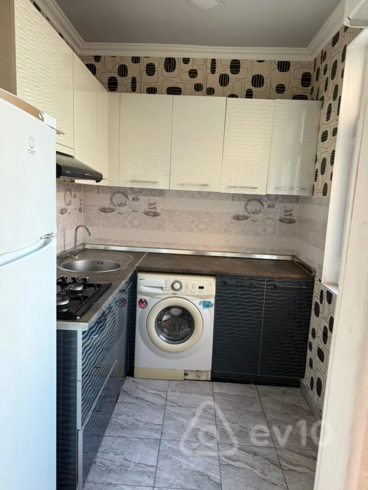 Kirayə verilir 1 otaqlı köhnə tikili 40 m²