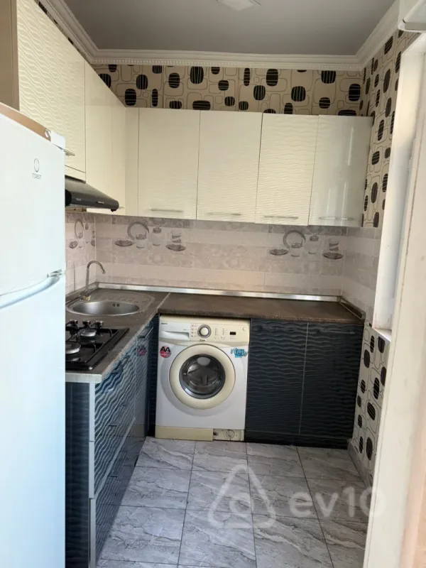 Kirayə verilir 1 otaqlı köhnə tikili 40 m²