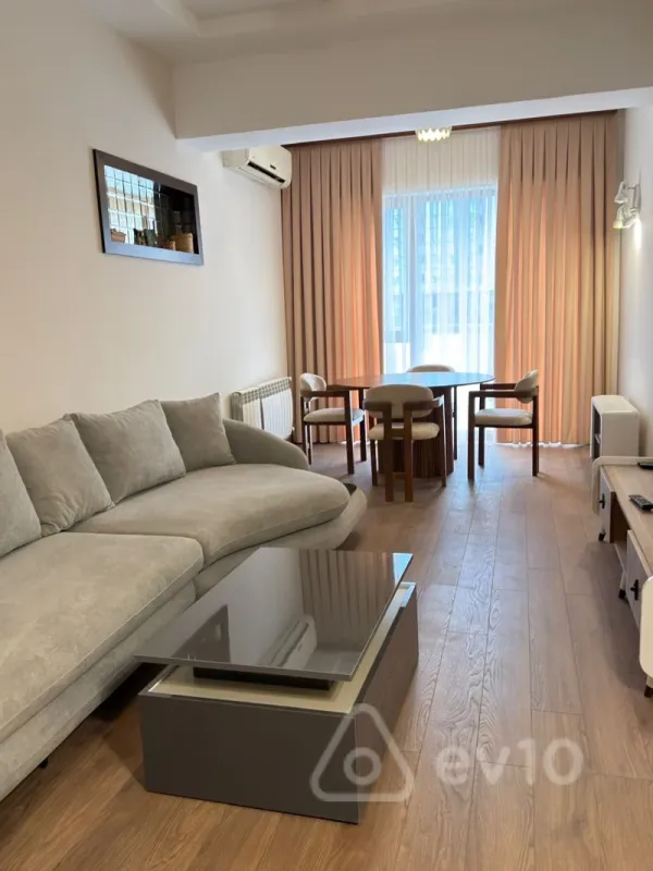 Kirayə verilir 2 otaqlı yeni tikili 70 m²