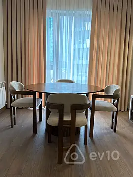 Kirayə verilir 2 otaqlı yeni tikili 70 m²