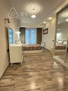 Kirayə verilir 2 otaqlı yeni tikili 70 m²