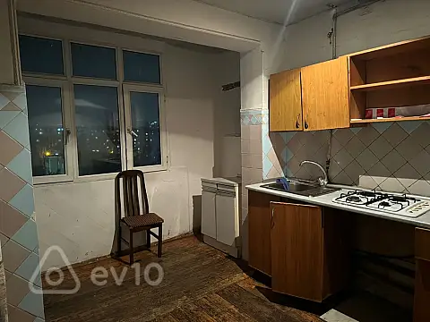 Kirayə verilir 3 otaqlı köhnə tikili 85 m²