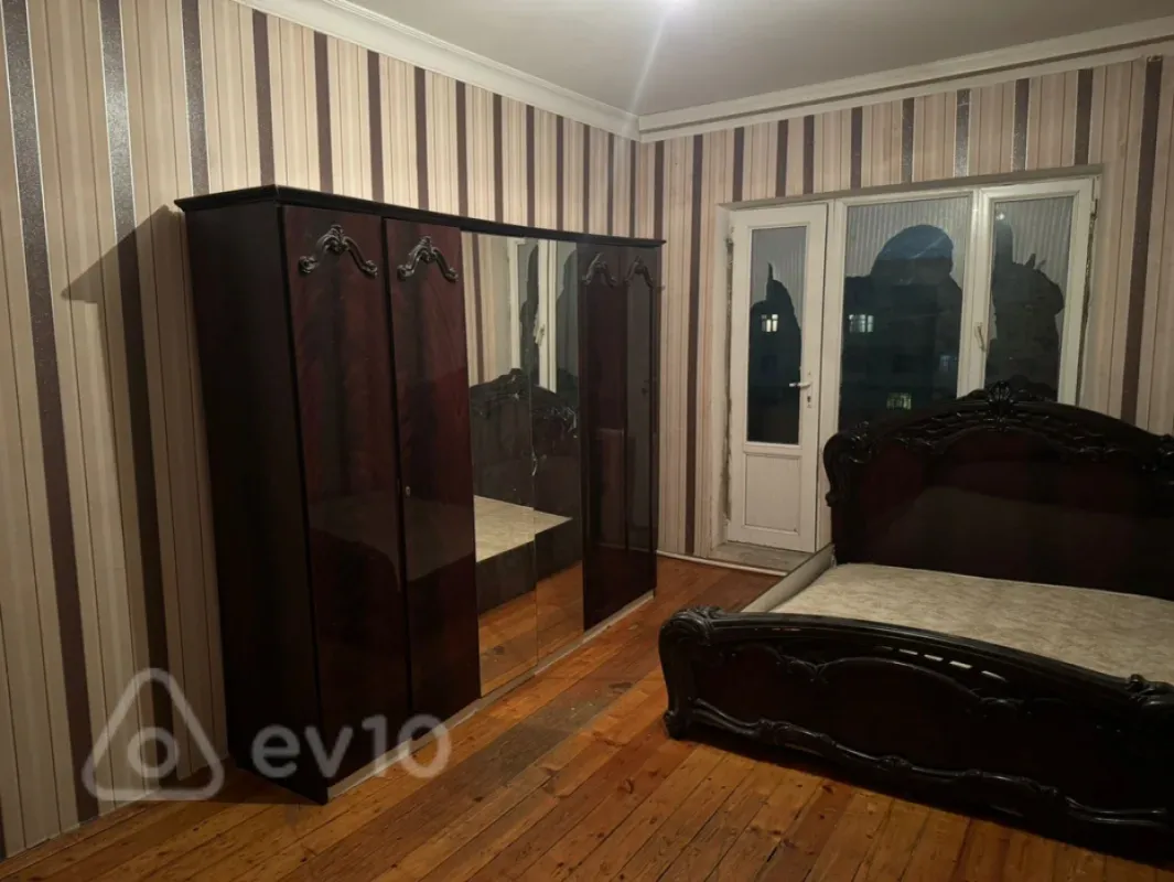 Kirayə verilir 3 otaqlı köhnə tikili 85 m²