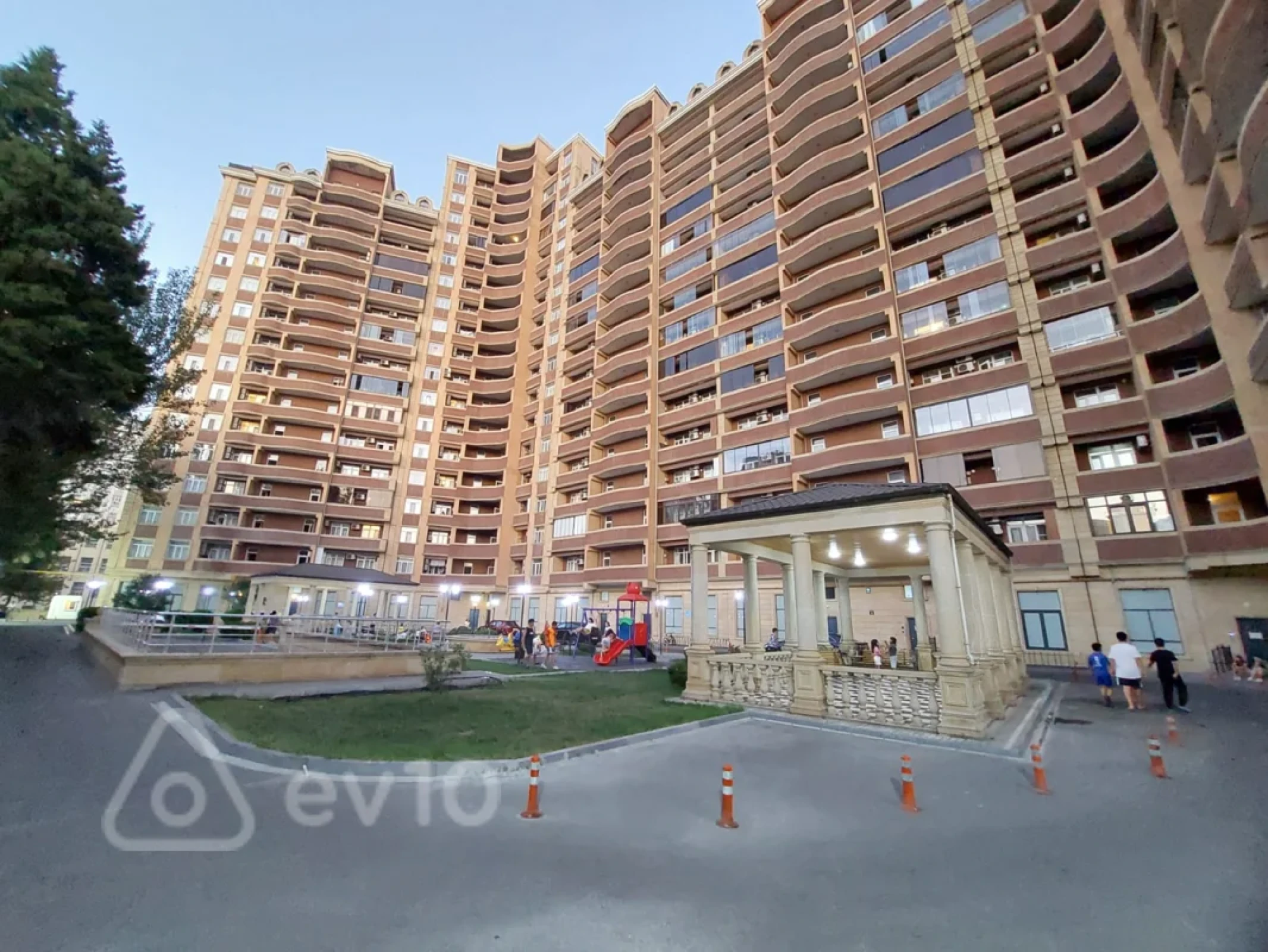 Kirayə verilir 2 otaqlı yeni tikili 113 m²