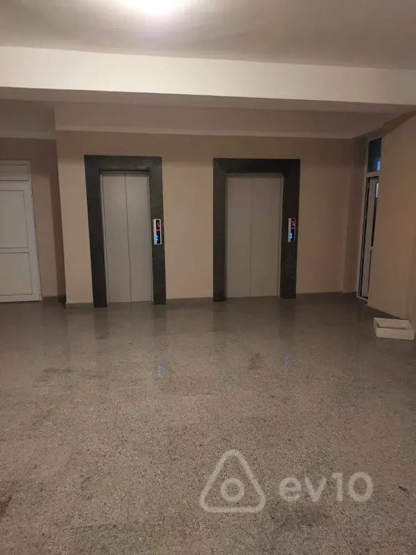 Kirayə verilir 2 otaqlı yeni tikili 113 m²
