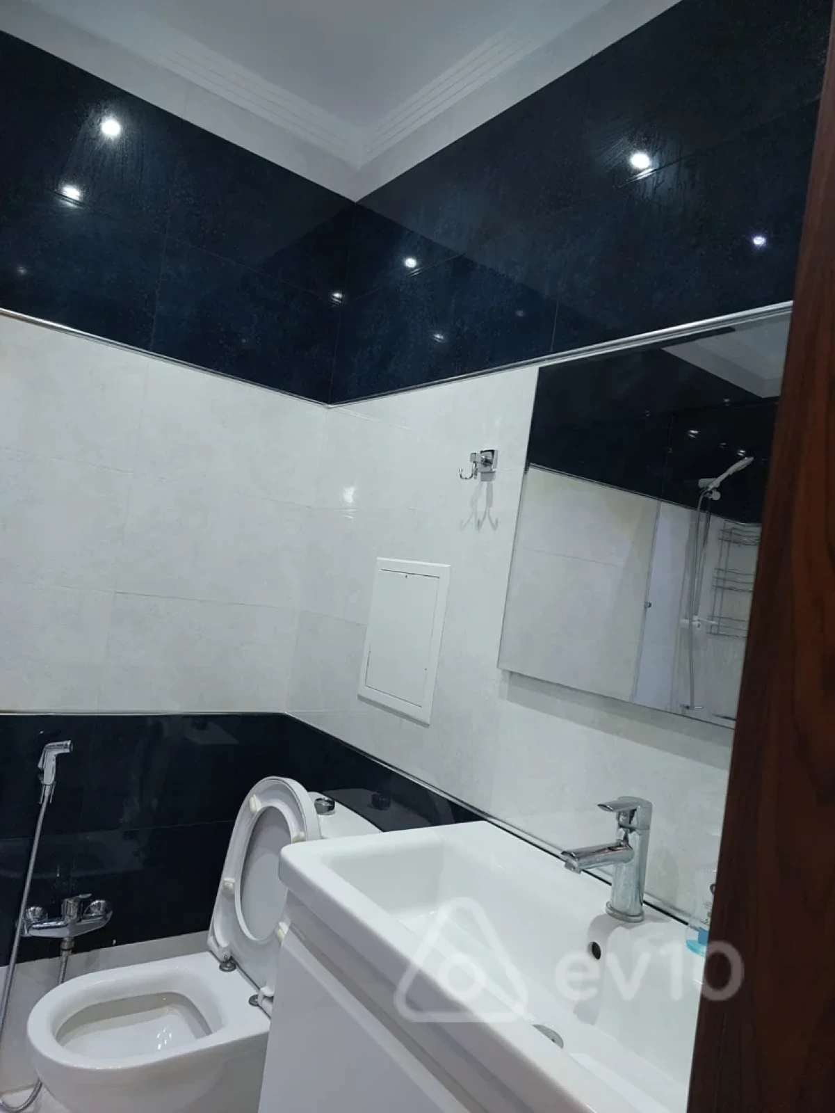 Kirayə verilir 2 otaqlı yeni tikili 113 m²