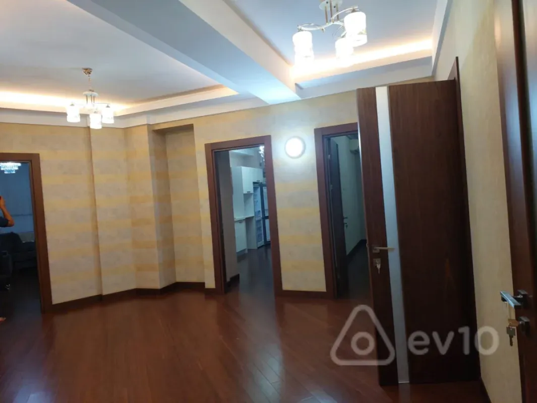 Kirayə verilir 2 otaqlı yeni tikili 113 m²