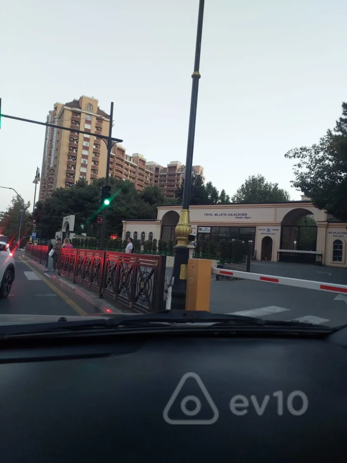 Kirayə verilir 2 otaqlı yeni tikili 113 m²