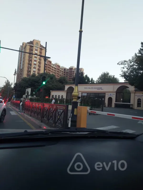 Kirayə verilir 2 otaqlı yeni tikili 113 m²