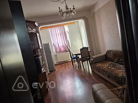 Kirayə verilir 2 otaqlı köhnə tikili 65 m²