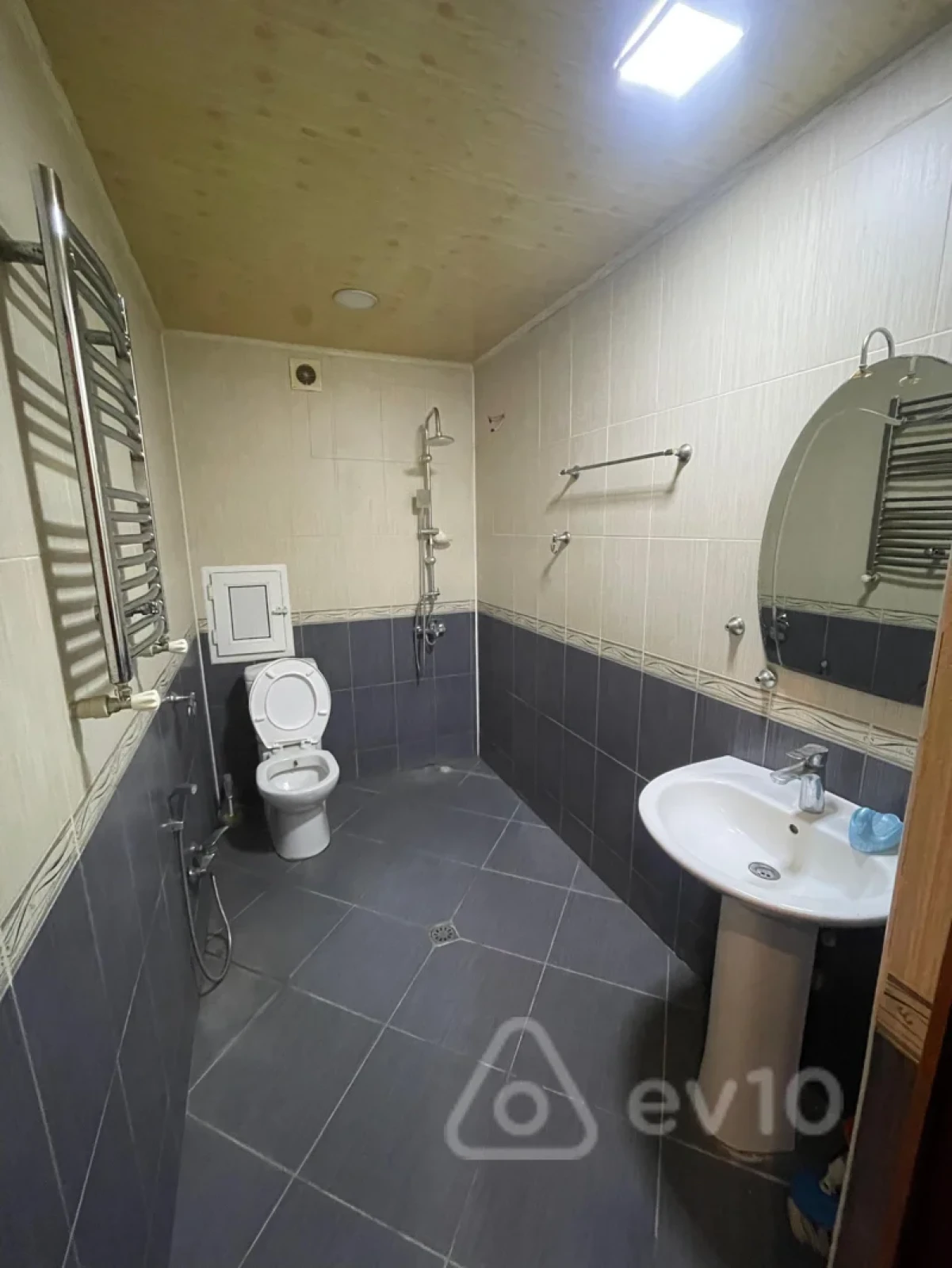 Kirayə verilir 2 otaqlı köhnə tikili 65 m²