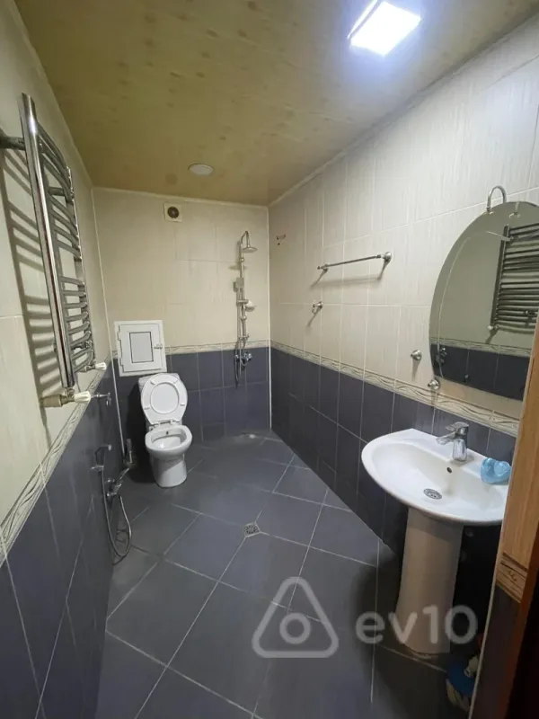 Kirayə verilir 2 otaqlı köhnə tikili 65 m²