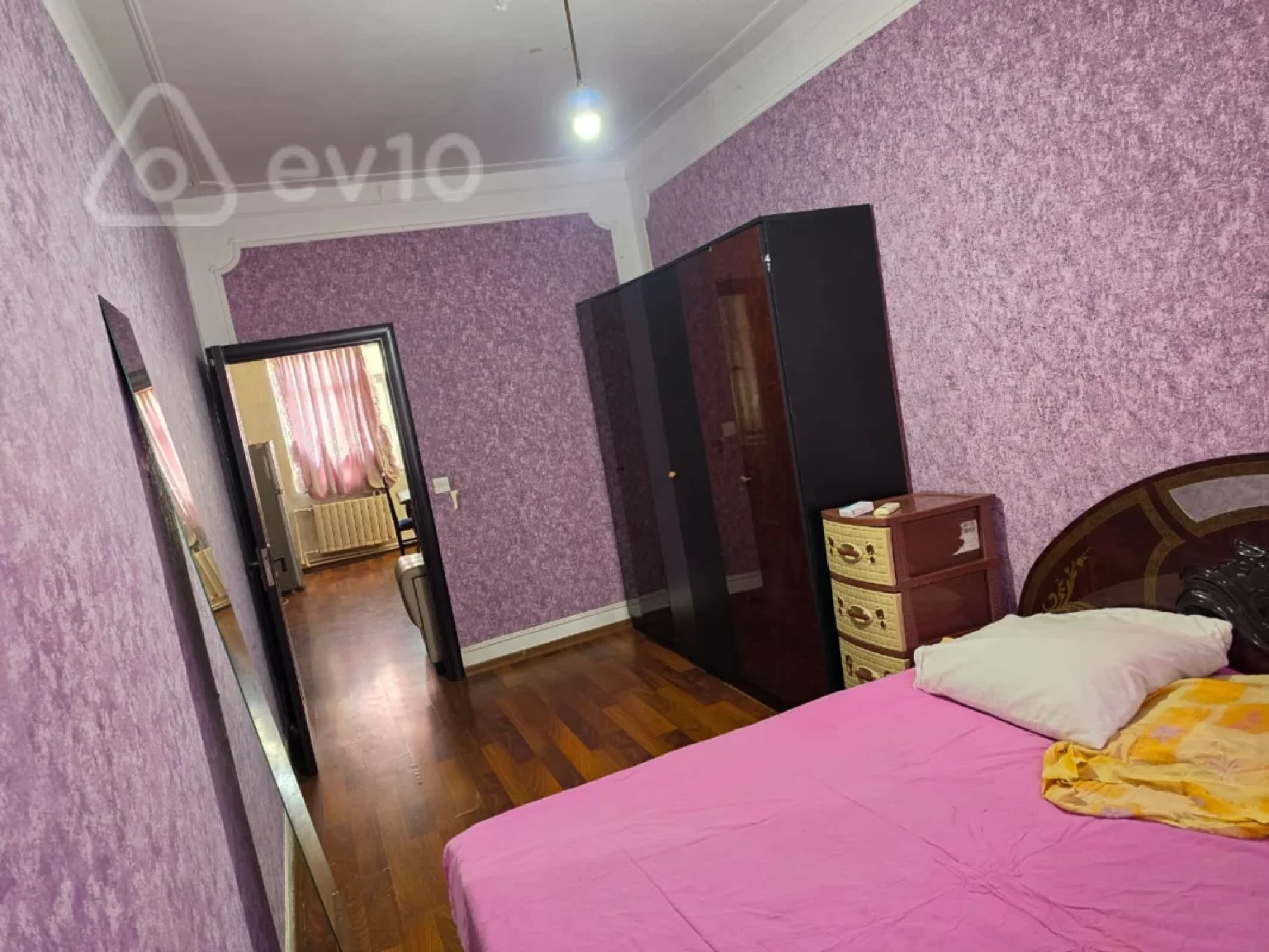 Kirayə verilir 2 otaqlı köhnə tikili 65 m²