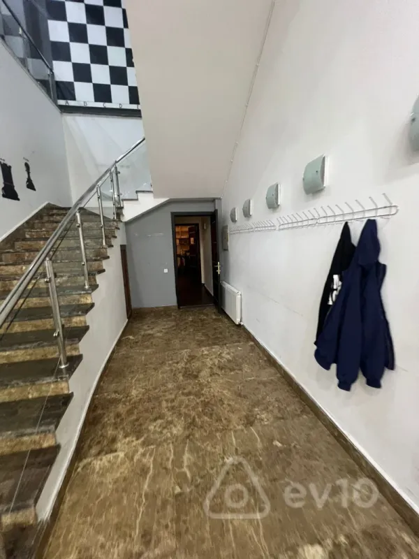 Satılır mənzil 370 m²