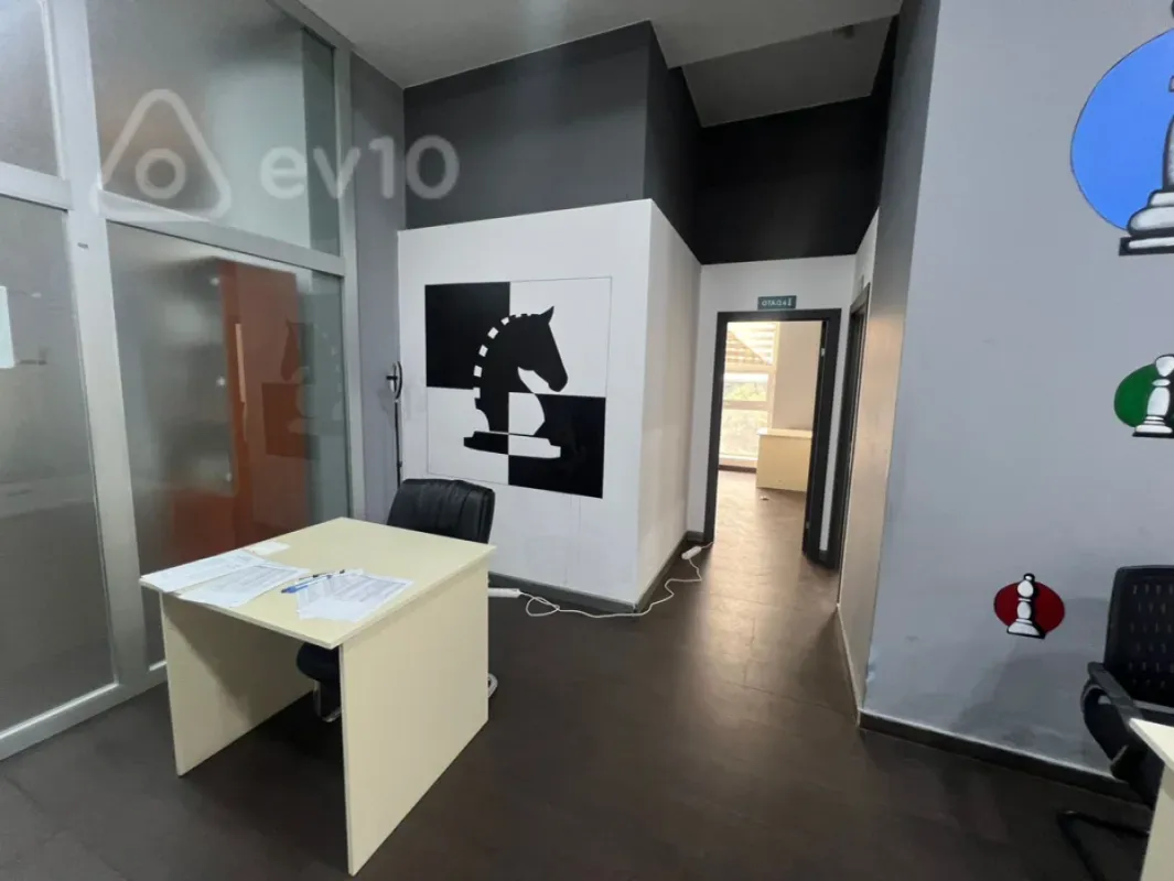 Satılır mənzil 370 m²