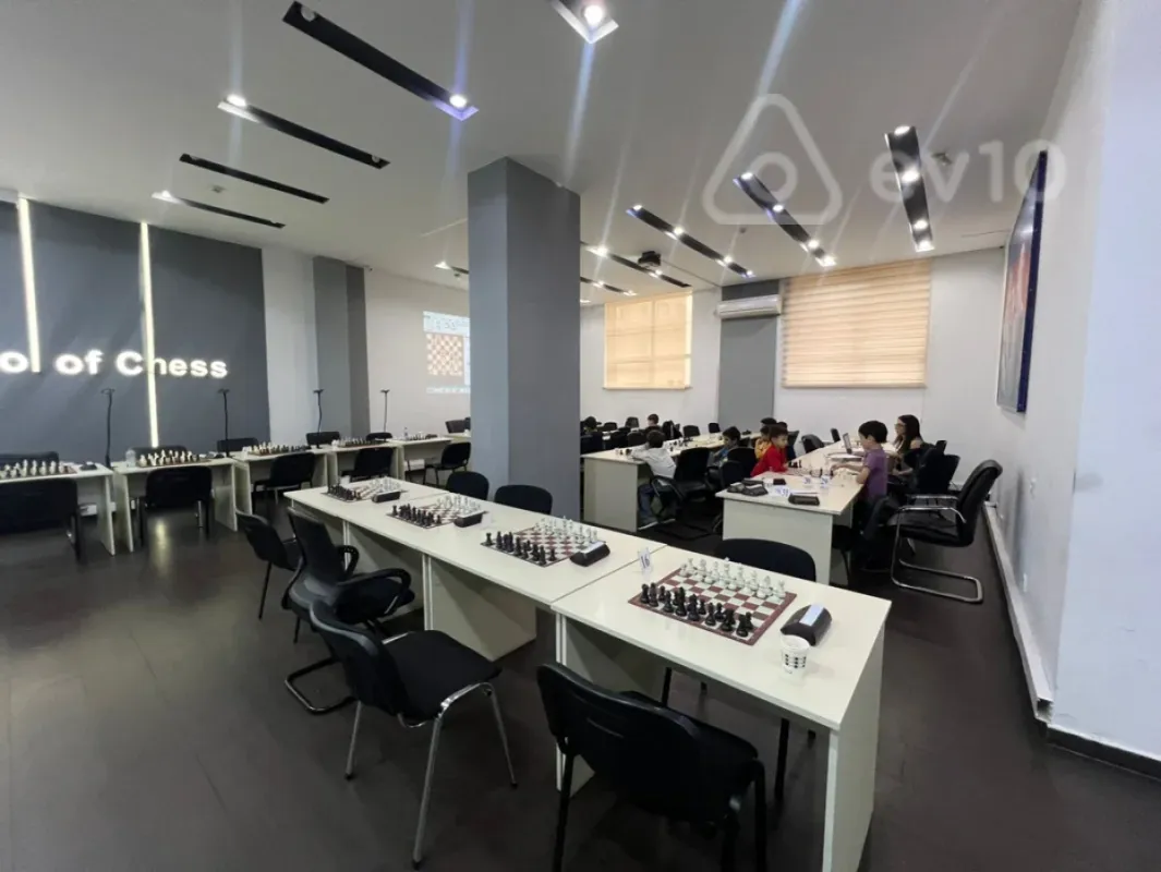 Satılır mənzil 370 m²