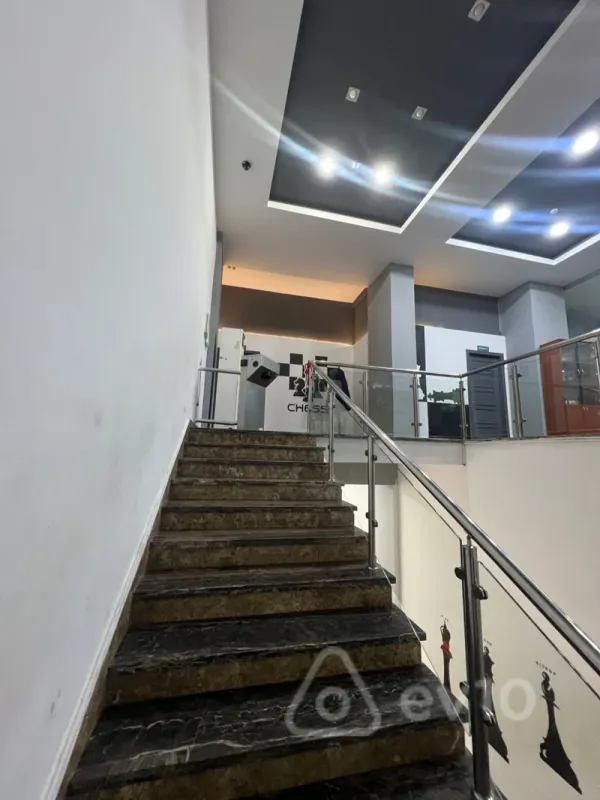 Satılır mənzil 370 m²