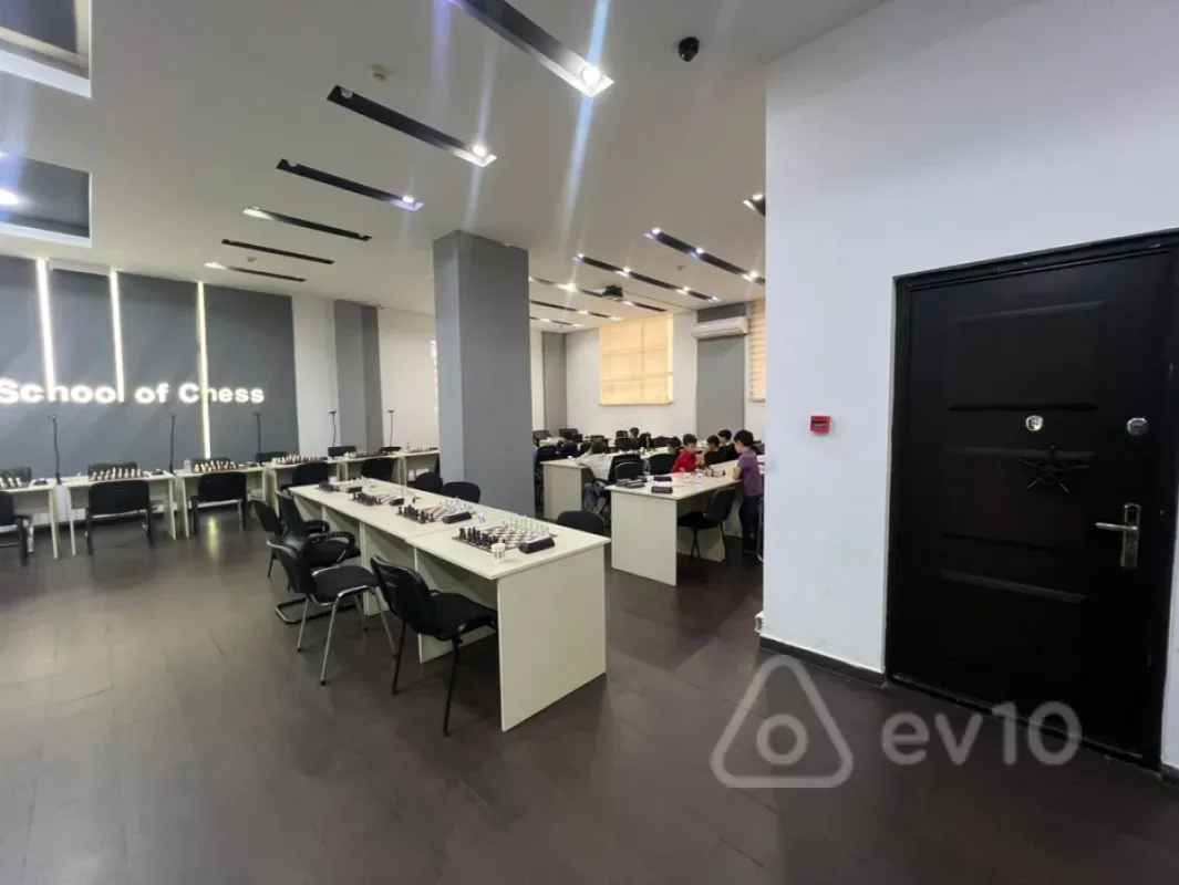 Satılır mənzil 370 m²