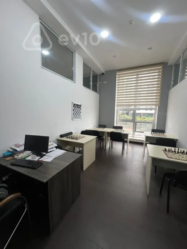 Satılır mənzil 370 m²