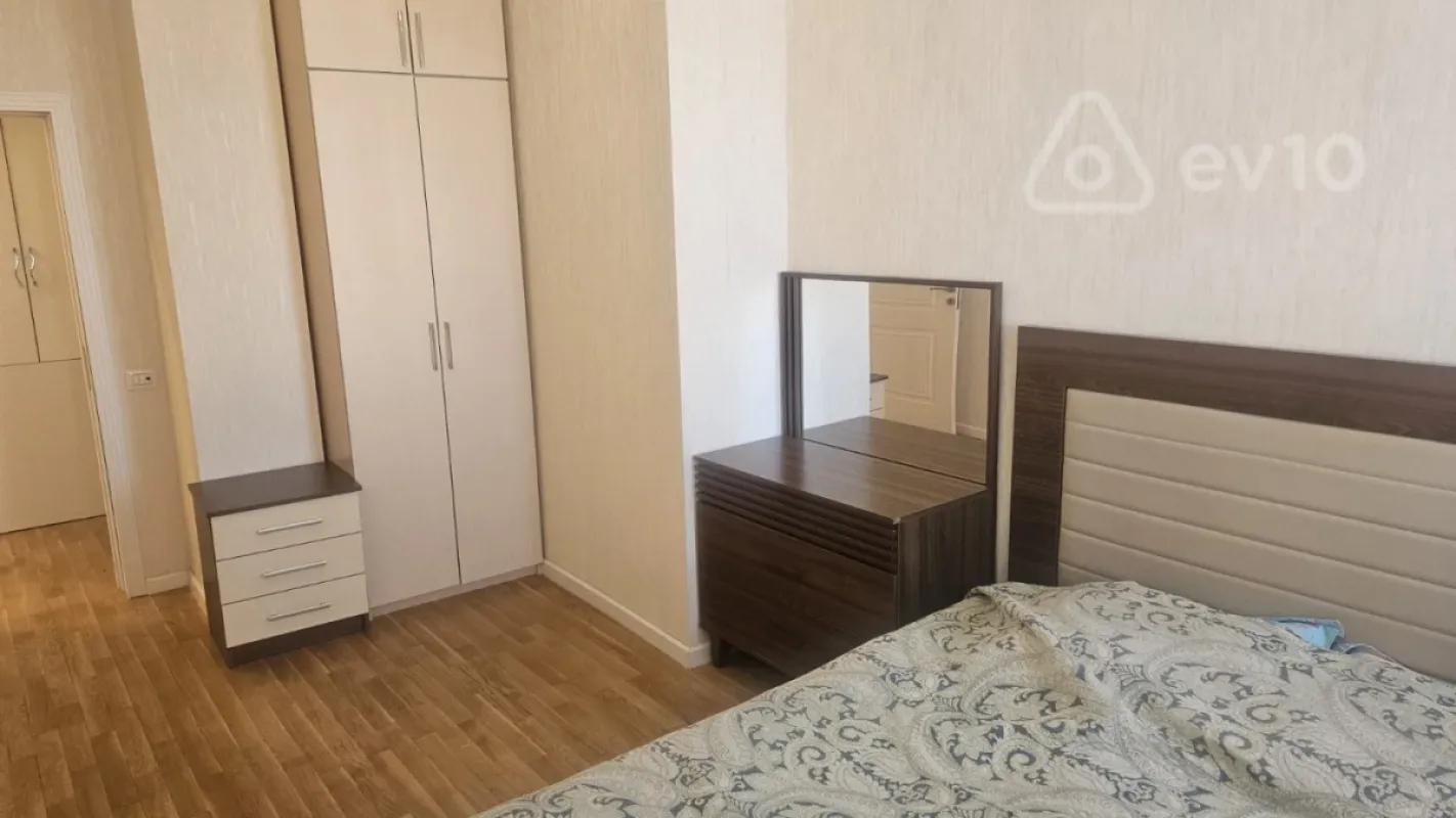Kirayə verilir 2 otaqlı yeni tikili 65 m²