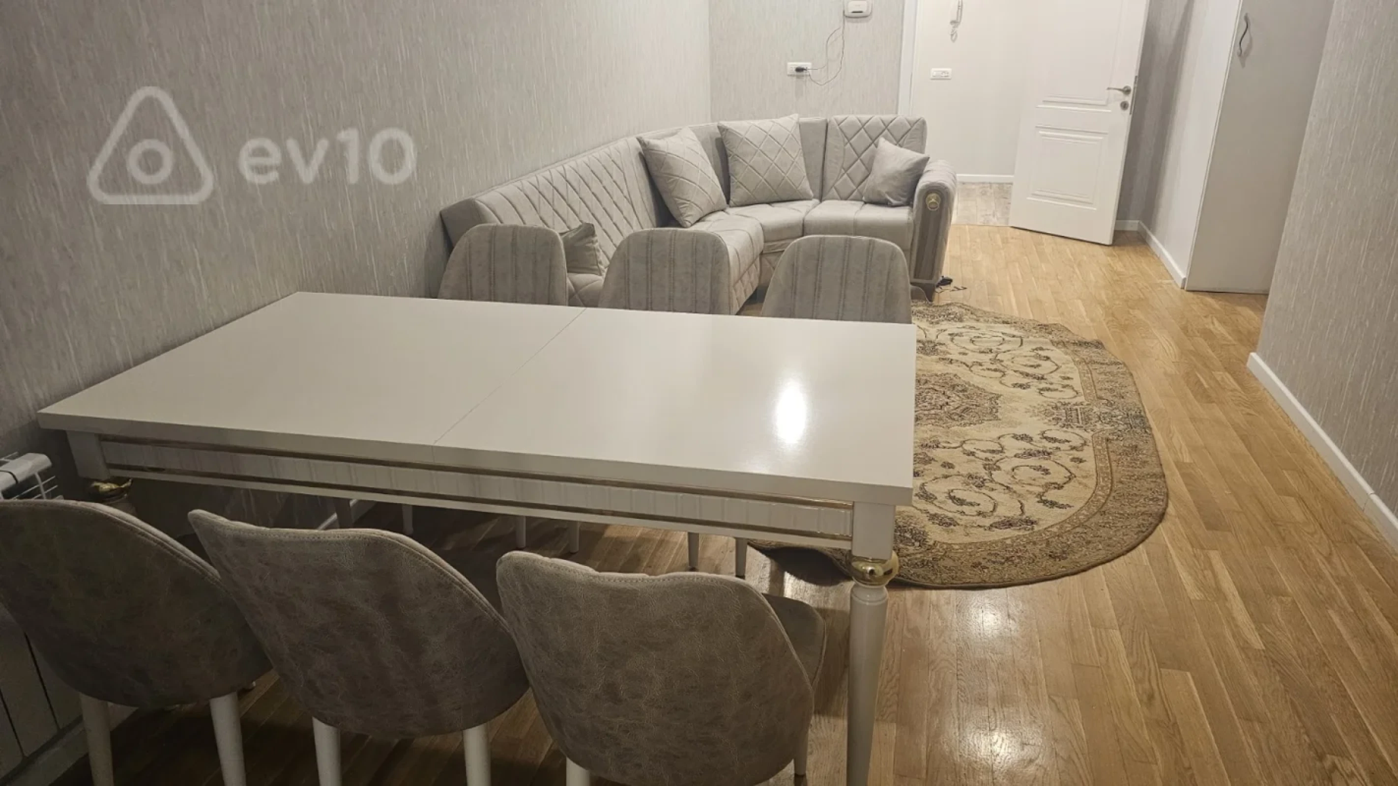 Kirayə verilir 2 otaqlı yeni tikili 65 m²