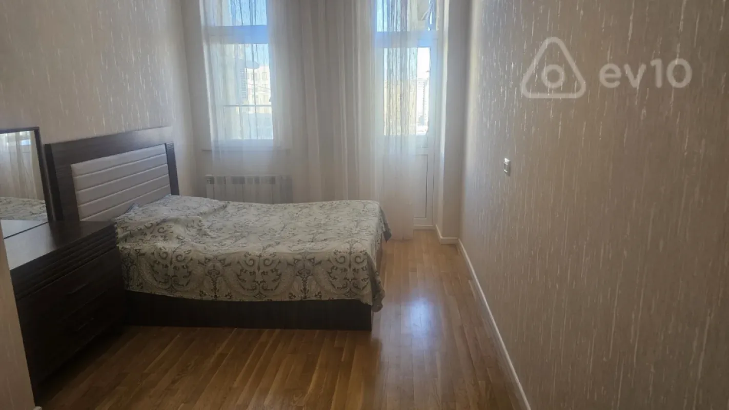 Kirayə verilir 2 otaqlı yeni tikili 65 m²