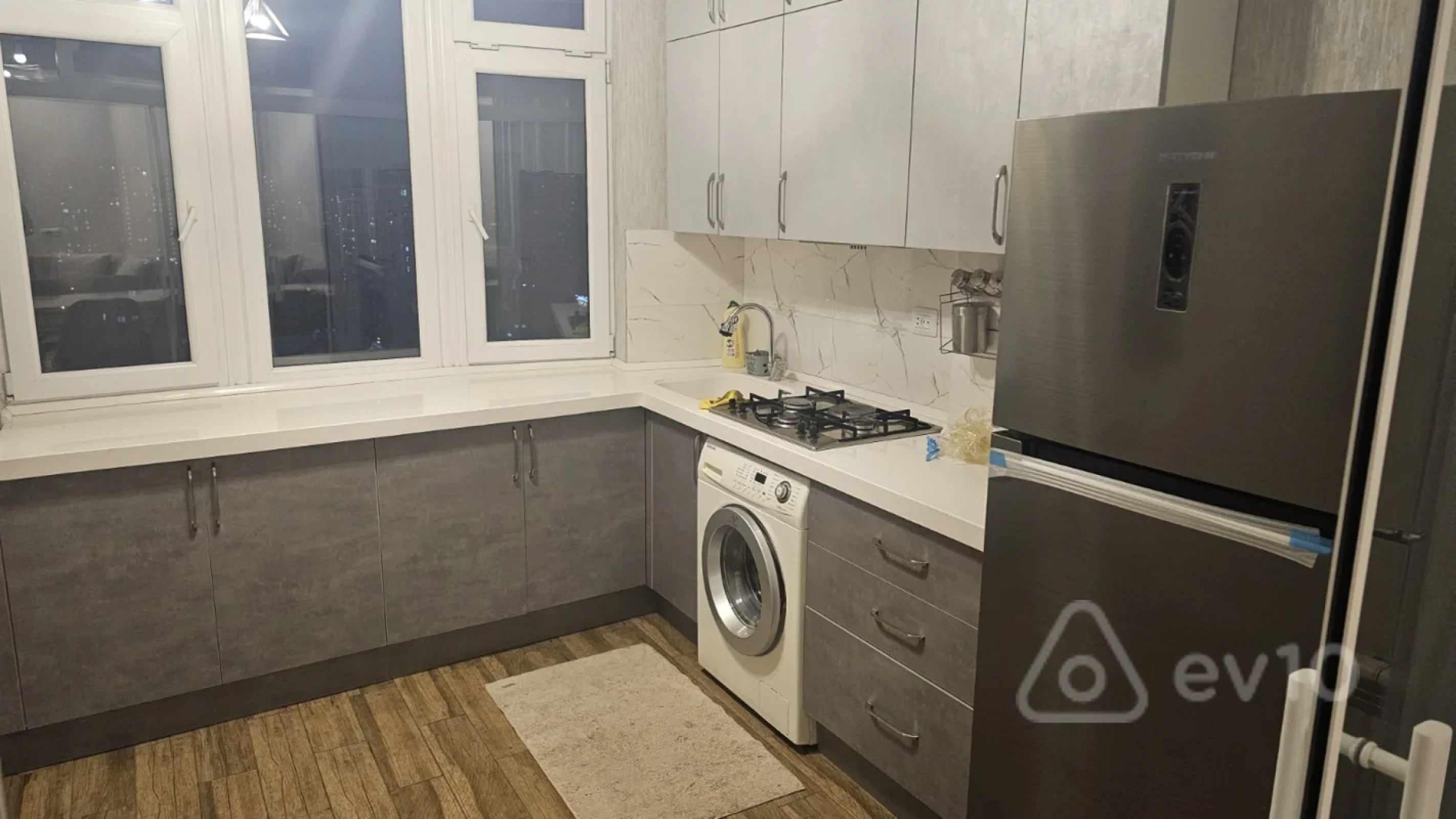 Kirayə verilir 2 otaqlı yeni tikili 65 m²