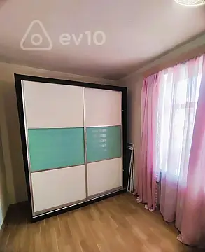 Kirayə verilir 2 otaqlı köhnə tikili 50 m²