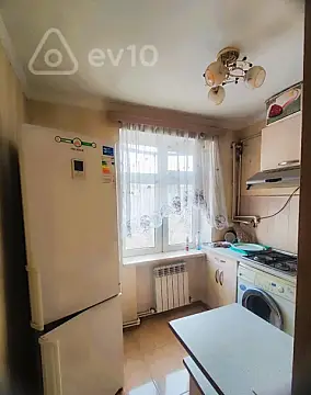 Kirayə verilir 2 otaqlı köhnə tikili 50 m²