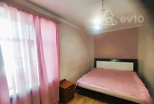 Kirayə verilir 2 otaqlı köhnə tikili 50 m²