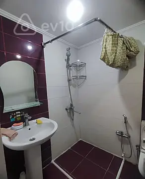 Kirayə verilir 2 otaqlı köhnə tikili 50 m²