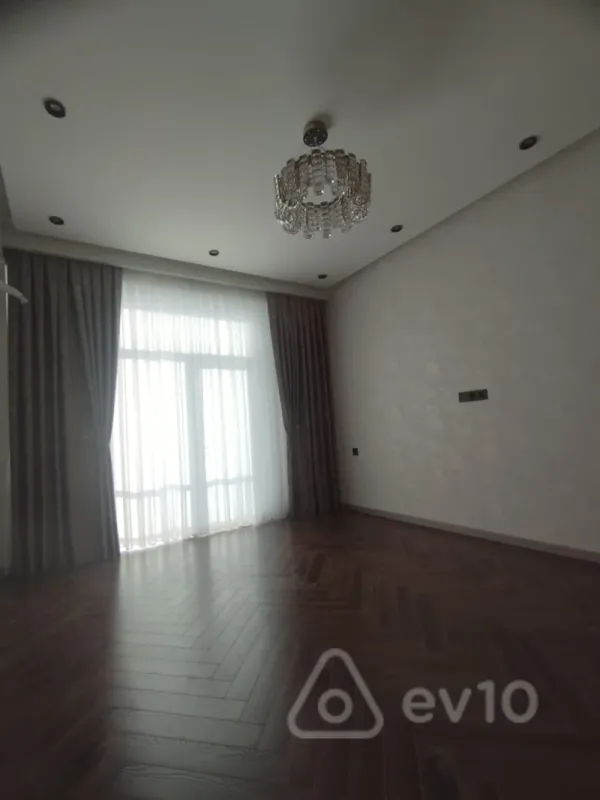 Satılır 2 otaqlı yeni tikili 80 m²