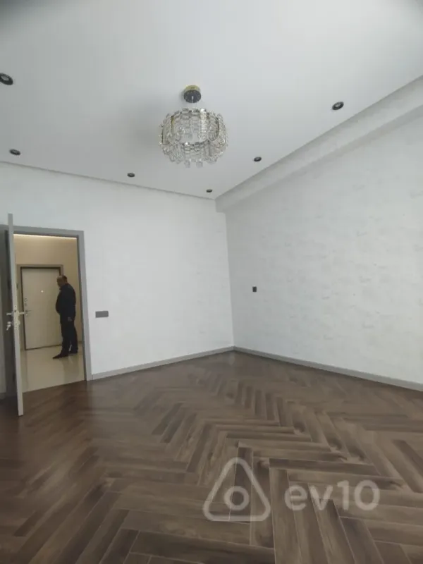 Satılır 2 otaqlı yeni tikili 80 m²