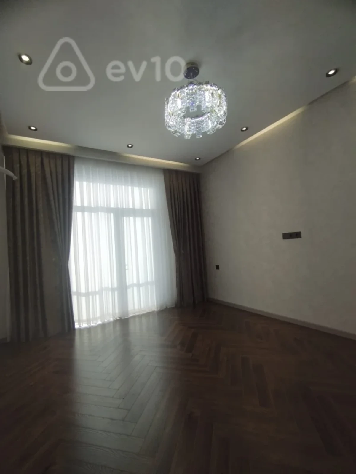 Satılır 2 otaqlı yeni tikili 80 m²