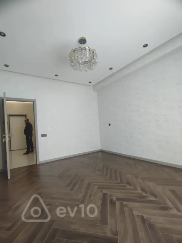 Satılır 2 otaqlı yeni tikili 80 m²