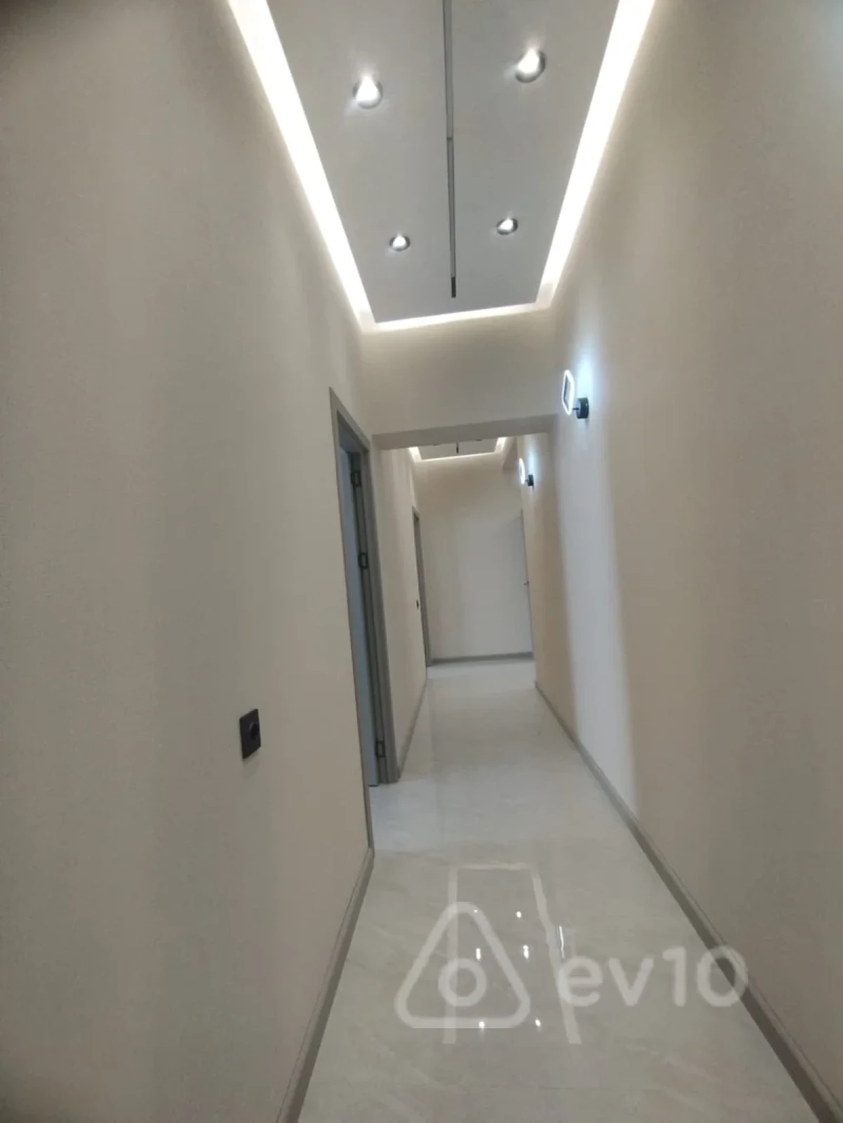 Satılır 2 otaqlı yeni tikili 80 m²