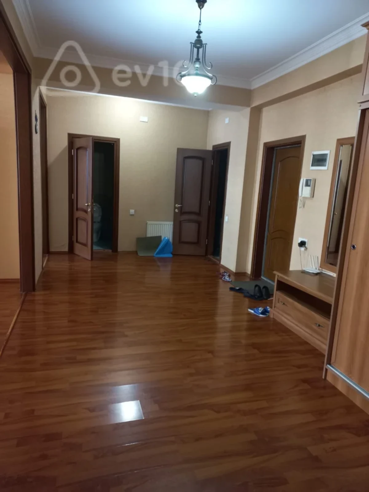 Kirayə verilir 3 otaqlı yeni tikili 135 m²