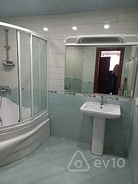 Kirayə verilir 3 otaqlı yeni tikili 135 m²