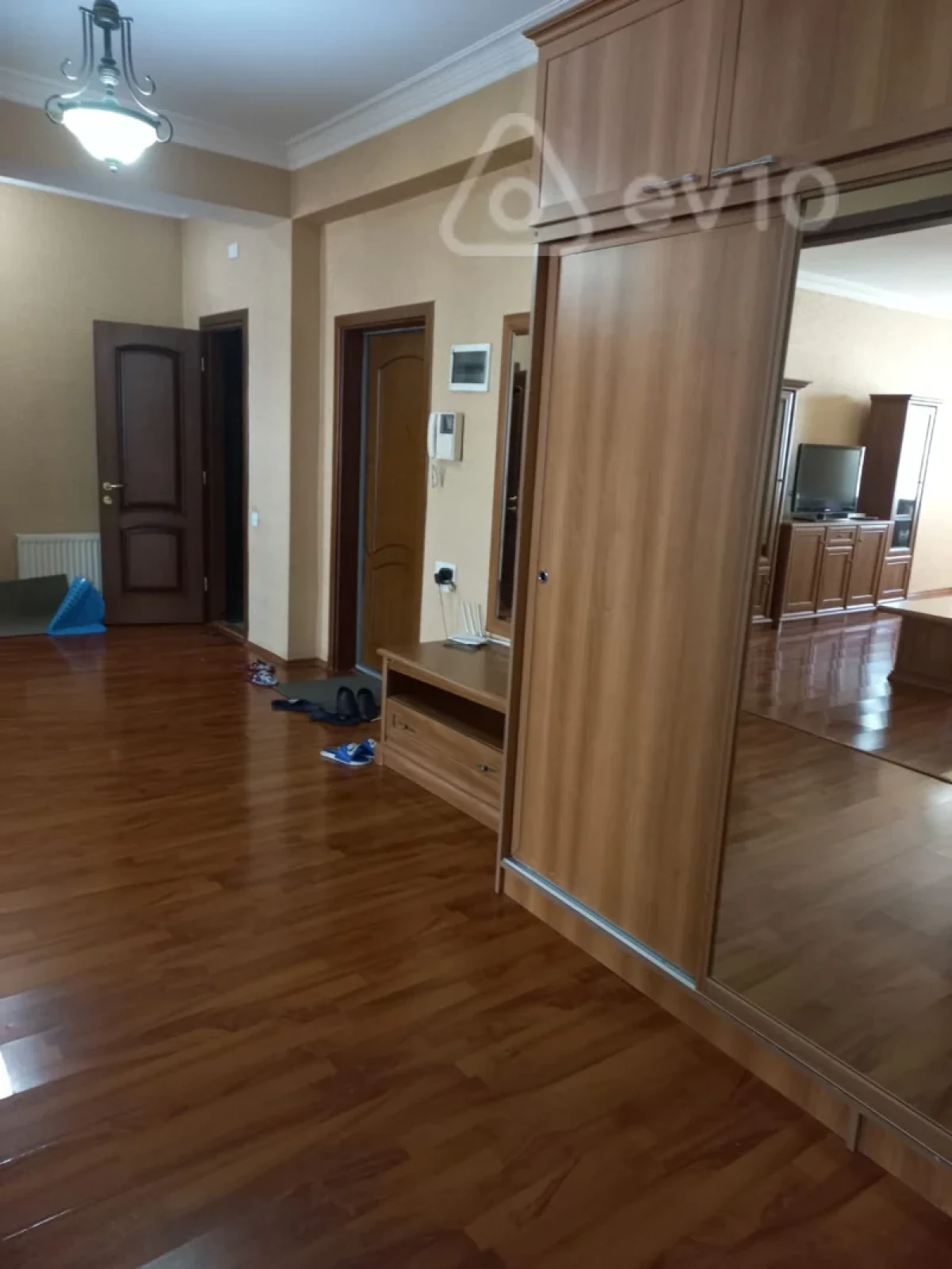 Kirayə verilir 3 otaqlı yeni tikili 135 m²