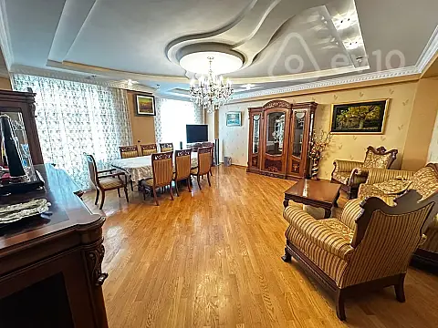 Kirayə verilir 3 otaqlı yeni tikili 157 m²