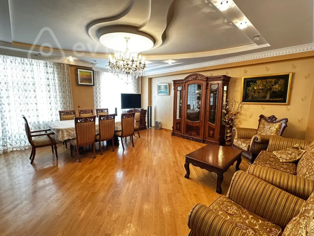 Kirayə verilir 3 otaqlı yeni tikili 157 m²