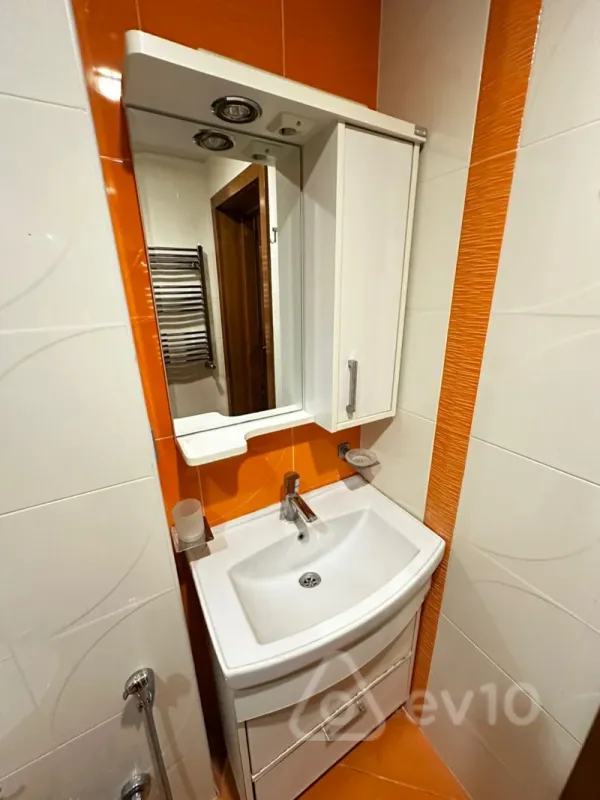 Kirayə verilir 3 otaqlı yeni tikili 157 m²